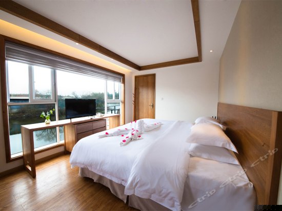 湖景大床房