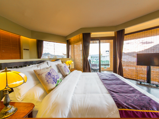 玉龙雪山全景房