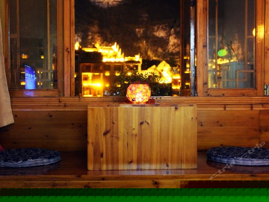 且听风吟临河观景品茗大床