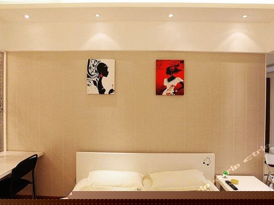 时尚温馨大床房