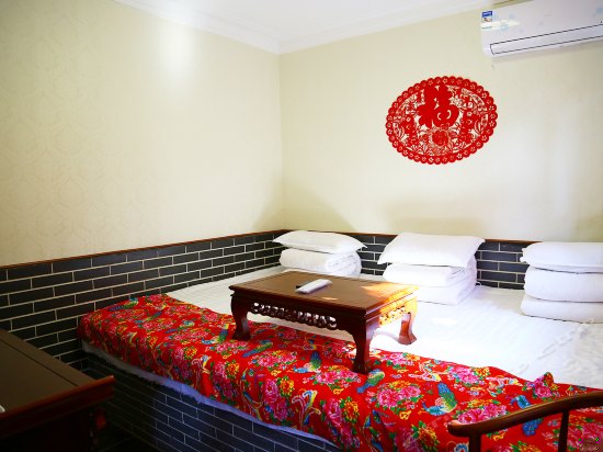 民俗风情三人房