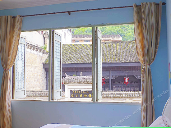 温馨山景标准间