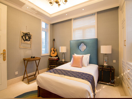 独栋5居室湖景别墅