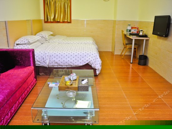 豪华家庭套房（一房一厅）