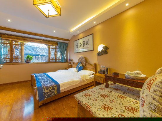 二楼豪华墨韵家庭房