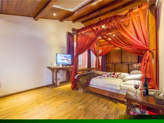 豪华蜜月大床房