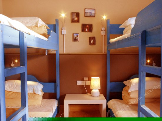 榻榻米四人床位间