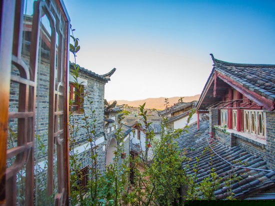 豪华雕花大床房