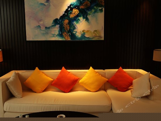 珊瑚家庭两室一厅复式套房