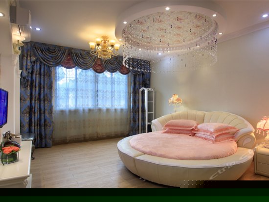 欧式圆床房
