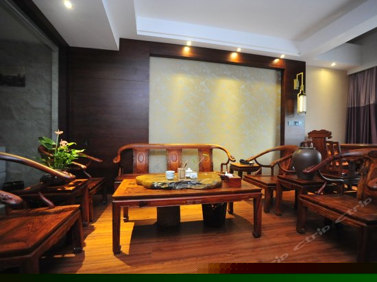 尊享豪华复式套房（双卫生间）