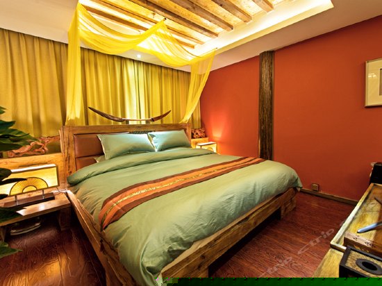 豪华浪漫院景大床房