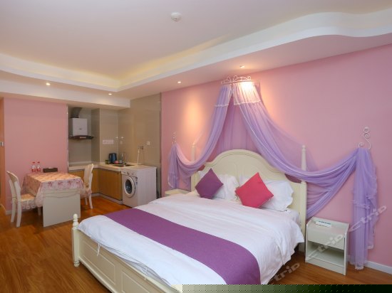 粉色梦幻大床房