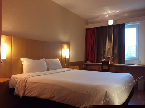 高级大床房