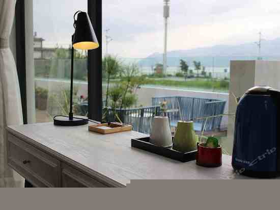 豪华水漾海景大床房