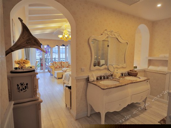 月亮河欧式花园洋房