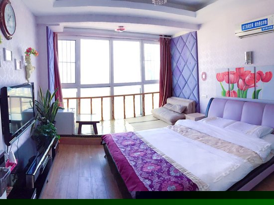 豪华飘窗观海大床房