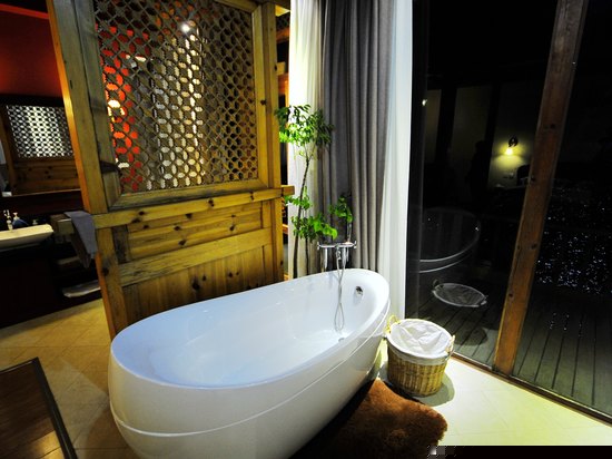 全湖景情侣蜜月房