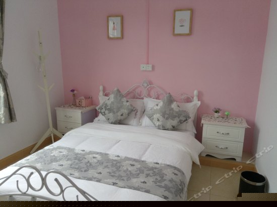 暖色温馨大床房