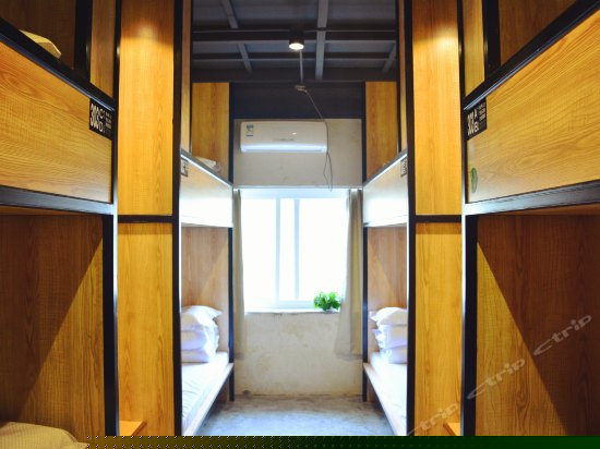 男女混合八人间(床位房)