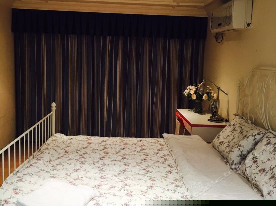 浪漫温馨大床房