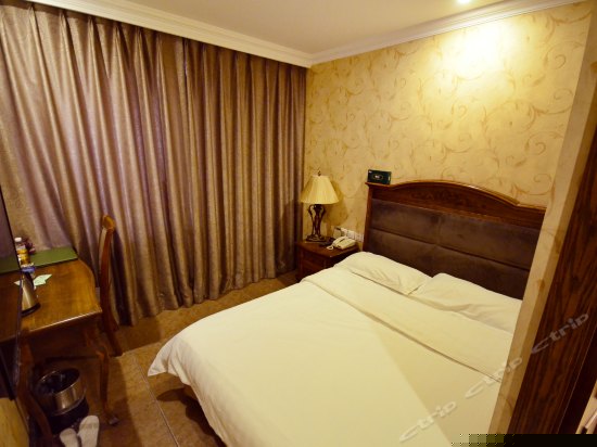 特惠大床房(廊窗)