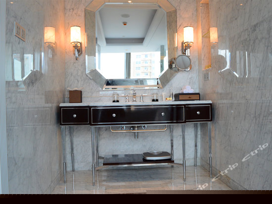 豪华加长大床房