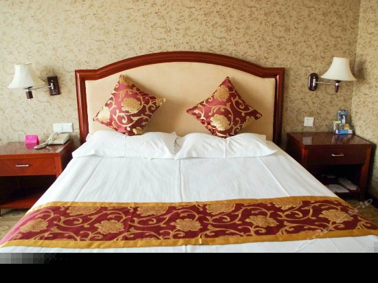 六楼豪华大床房