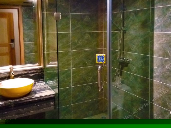 豪华河景大床房