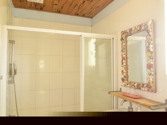 面海泡汤双人房两单床B1房