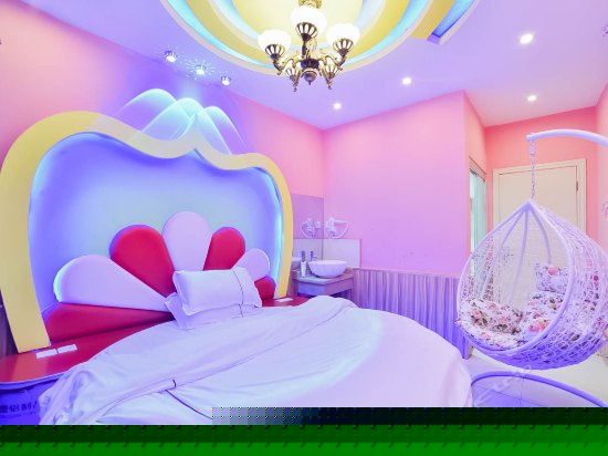 情侣主题圆床房