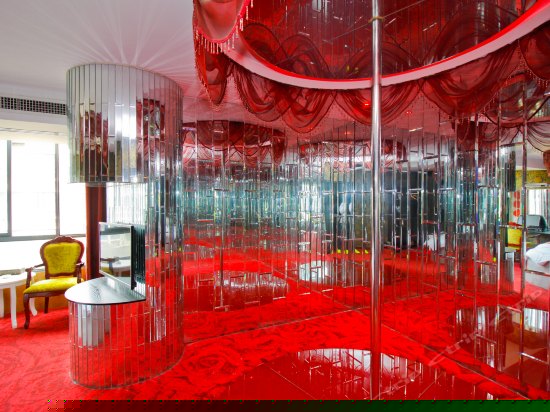 蝶舞恋花主题房