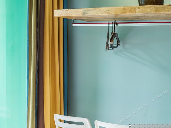 华灯江畔家庭房