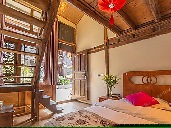 复式阁楼大床房