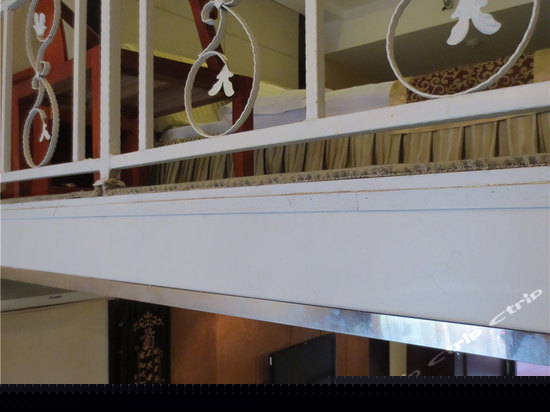 跃层大床机麻房