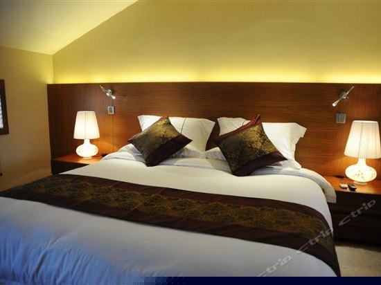 豪华水景阁楼房