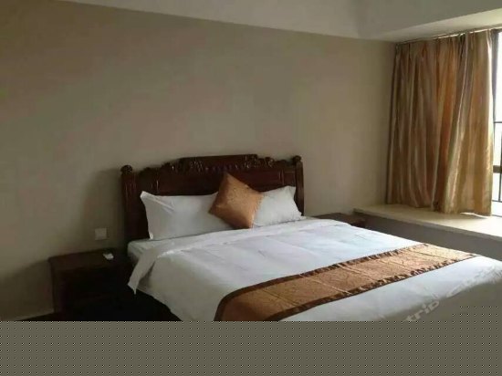 高尔夫园景一居室大床套房