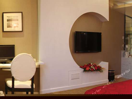 时尚大床房(带电脑)