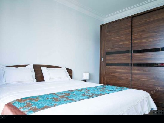 精装园景三室两卫两厅