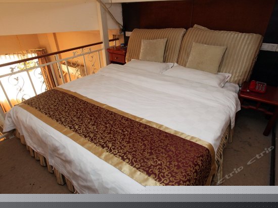 跃层大床机麻房