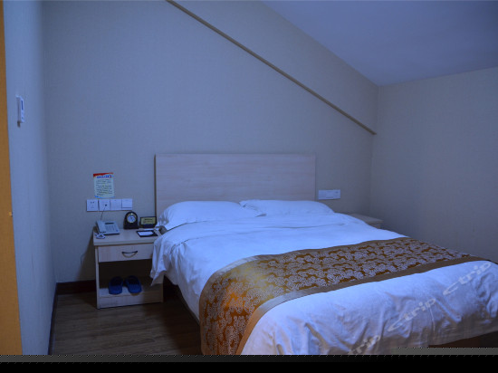 经济大床房（无窗）