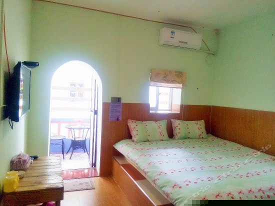 榻榻米阳台大床房