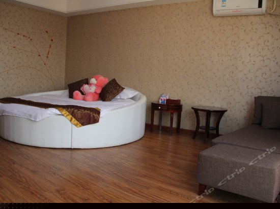 浪漫主题圆床房