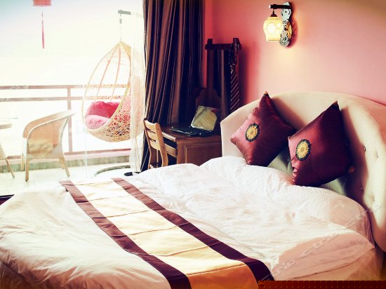 湖景情趣圆床房