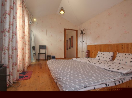 故里复式阁楼大床房