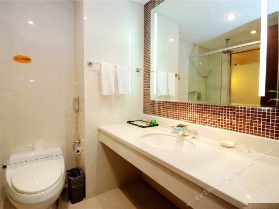 海湾落地大床房