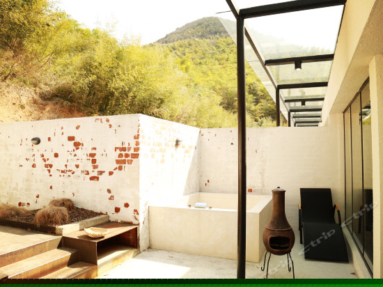 花园汤池情侣房