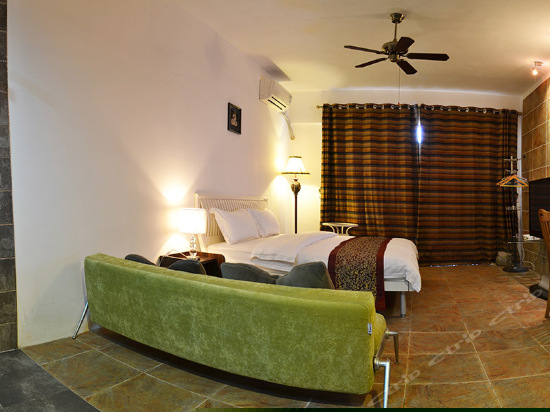 精致园景大床房