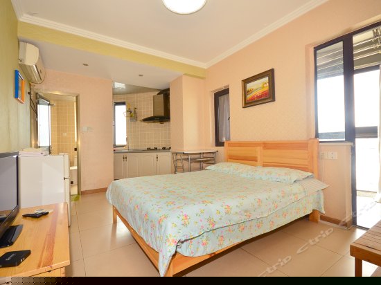 现代简约大床房