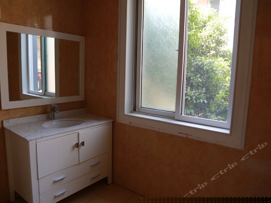 室外独卫双床房